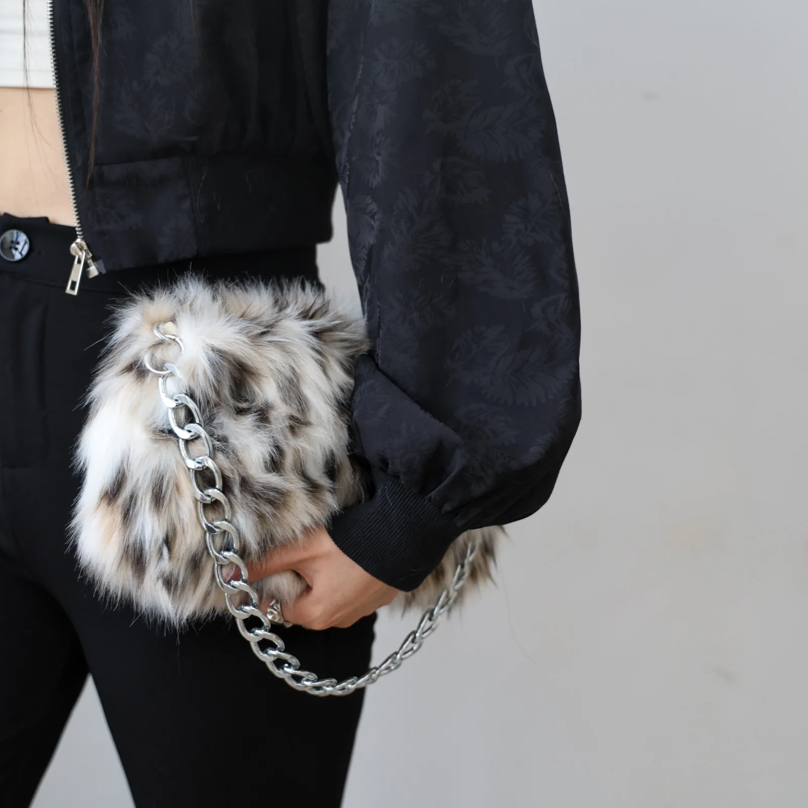 Luxury Leopard Design Plush Underarm Bag for Women Winter Faux Furry Chain Shoulder Bags Female Furry Dinner Purse Handbags - Image 4