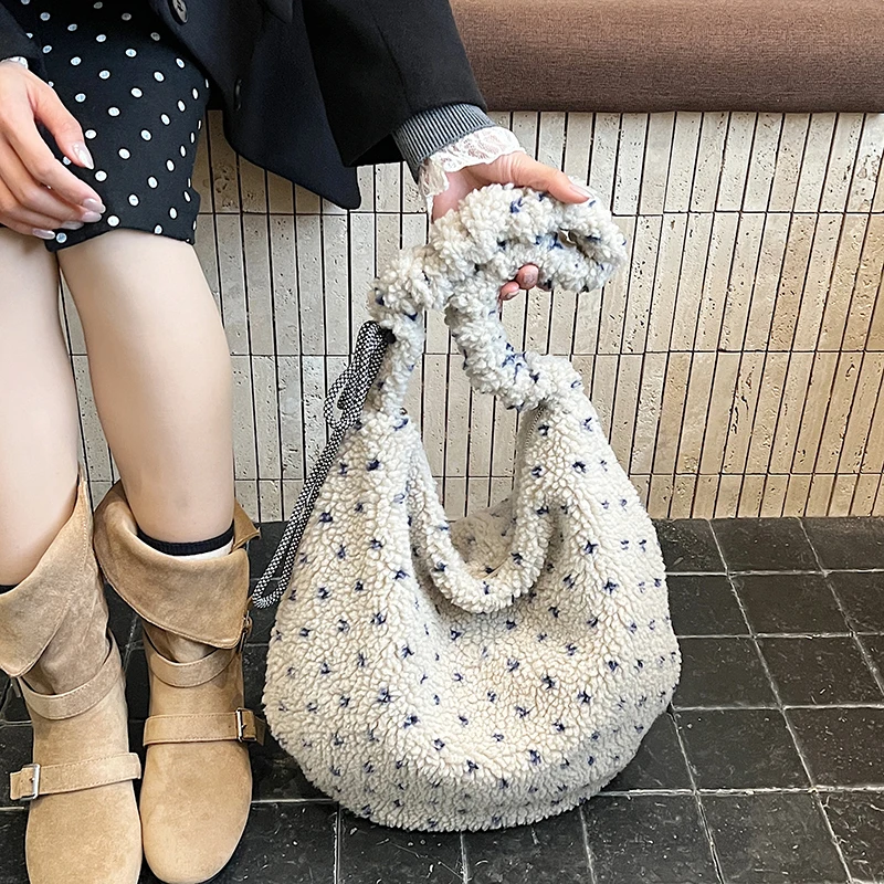 2025 Winter New Style Fluffy and Stylish Lamb Wool Dumpling Bag Large Capacity Versatile Shoulder Crossbody Bag 8009MY