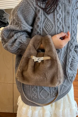 Korean Handheld Fury Bag Autumn/Winter New Style High-End Fury Shoulder Bag, Niche Commuter Crossbody Bag