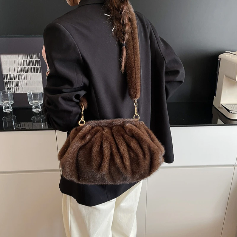 Faux Fur Shell Crossbody Bag Trendy Wrinkle Design Women Shoulder Bag for Autumn Winter Fashion Plush Clutch Bag