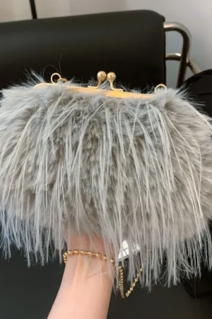 Ladies Handbag for Wedding Elegant Fashion Accessory Winter Soft Plush Crossbody Bag Luxury Versatile fake fur lady Clutches